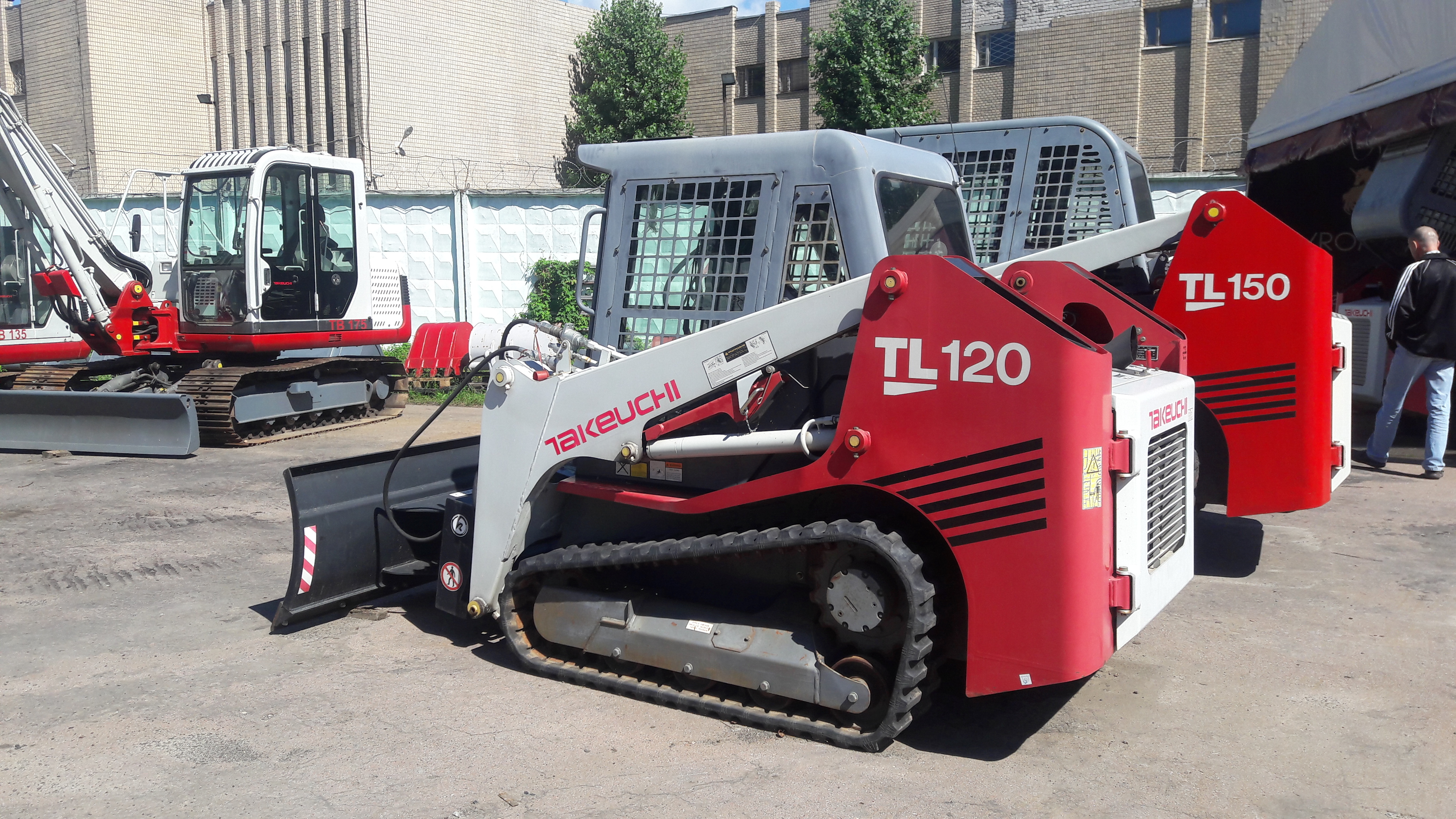Навантажувач TAKEUCHI TL120 (21200448)